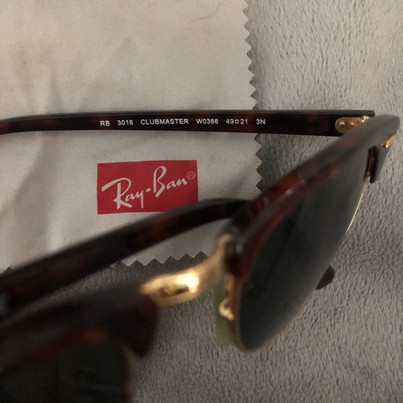 Ray-Ban Clubmaster Sunglasses - Picture 5 of 6